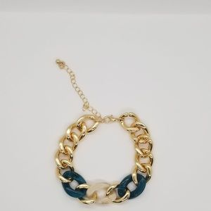 Beautiful chunky gold plated bracelet. Adjustable chain. Non-tarnish NWOT